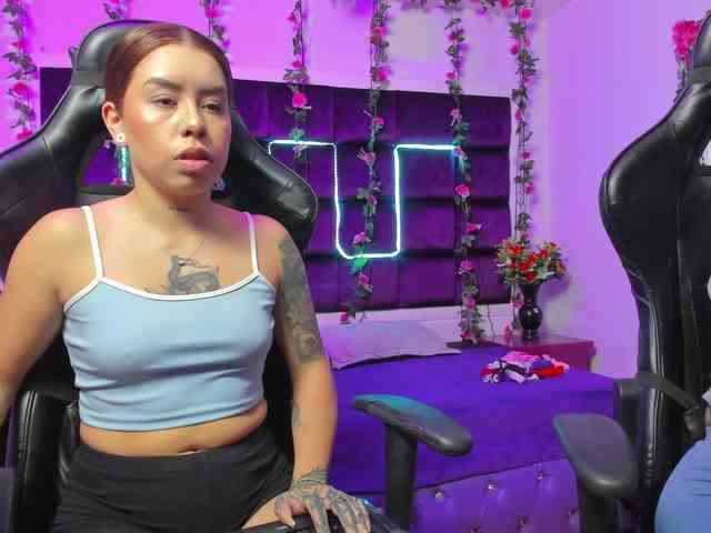 LizaAndCharlottt webcam