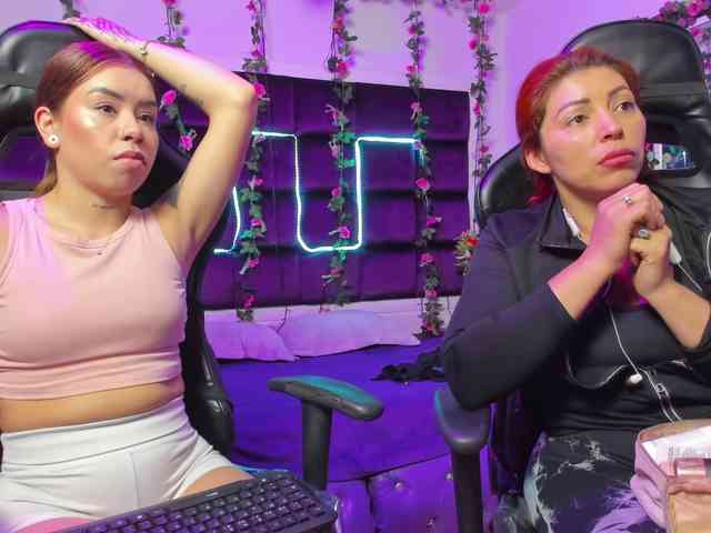 LizaAndCharlottt webcam