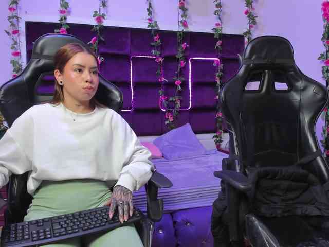 LizaAndCharlottt webcam