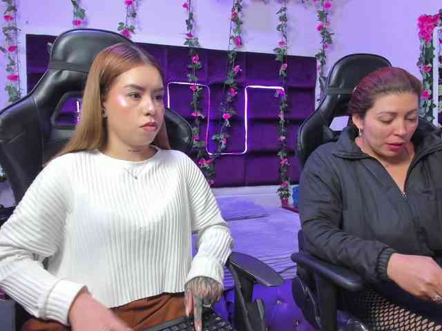 LizaAndCharlottt webcam