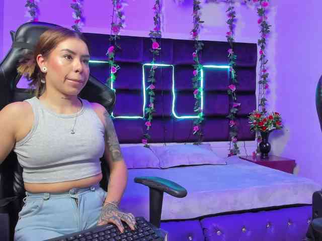 LizaAndCharlottt webcam