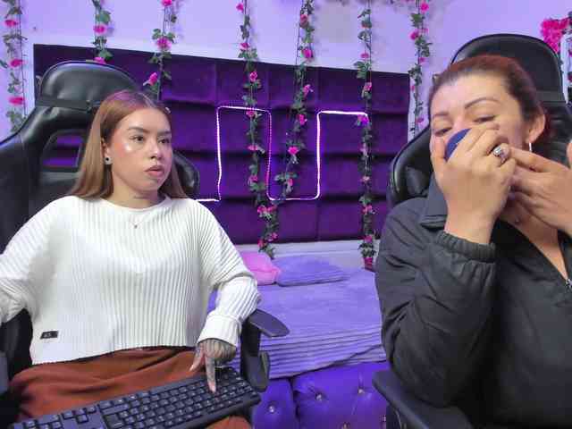 LizaAndCharlottt webcam