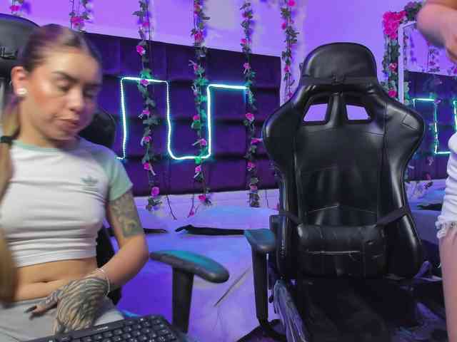 LizaAndCharlottt webcam