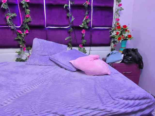 LizaAndCharlottt webcam