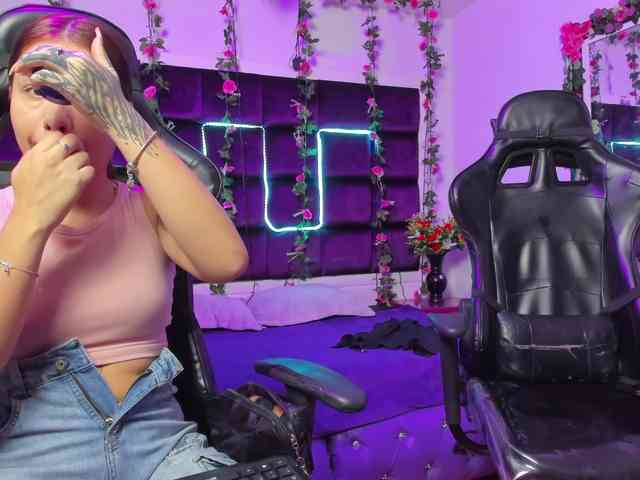 LizaAndCharlottt webcam