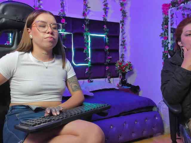 LizaAndCharlottt webcam