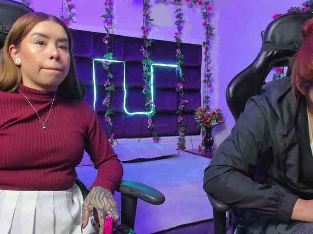 LizaAndCharlottt webcam