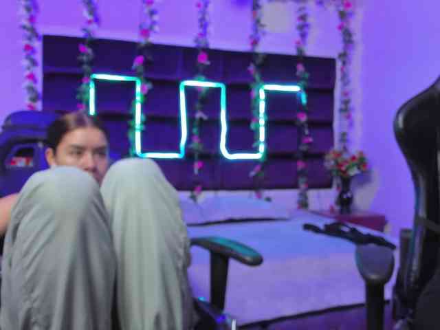 LizaAndCharlottt webcam