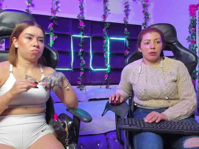 LizaAndCharlottt webcam
