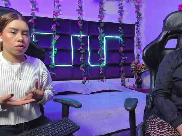 LizaAndCharlottt webcam