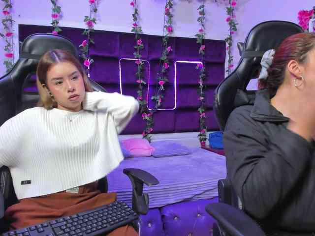 LizaAndCharlottt webcam