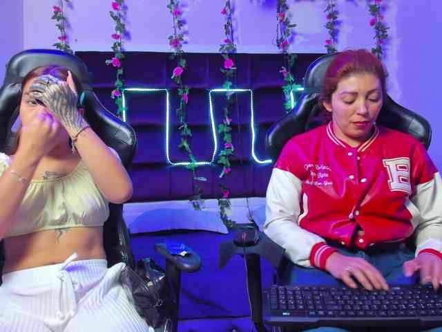 LizaAndCharlottt webcam