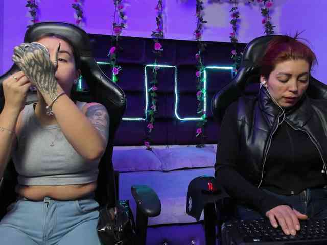 LizaAndCharlottt webcam