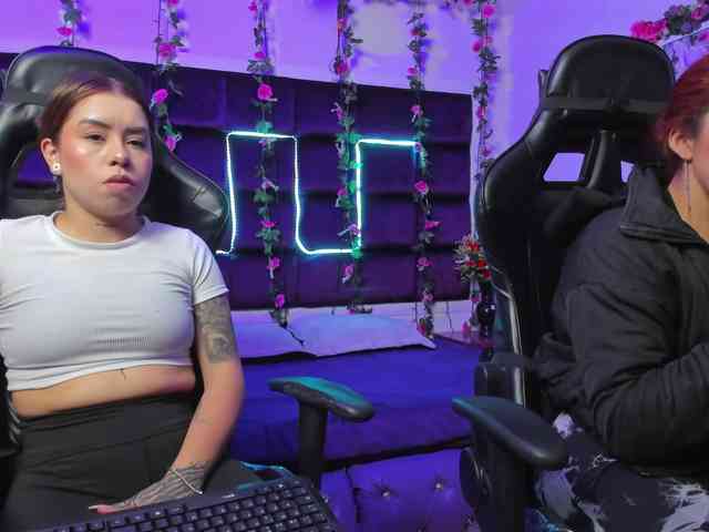 LizaAndCharlottt webcam