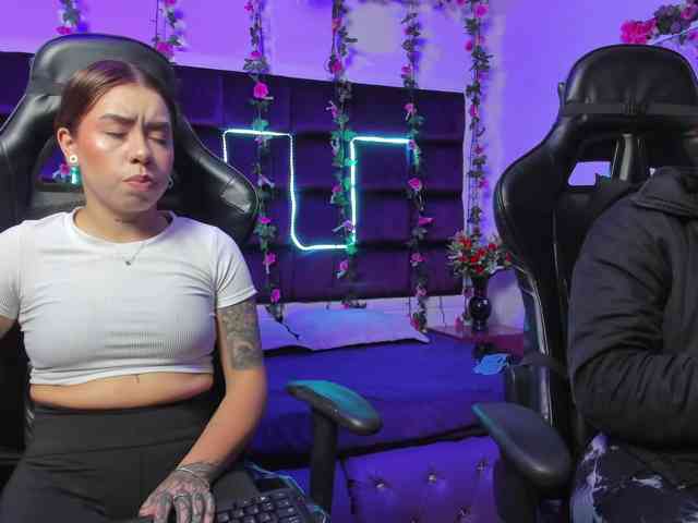 LizaAndCharlottt webcam