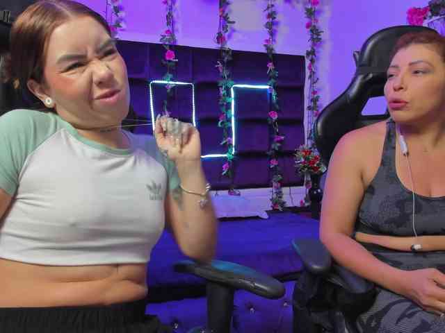 LizaAndCharlottt webcam
