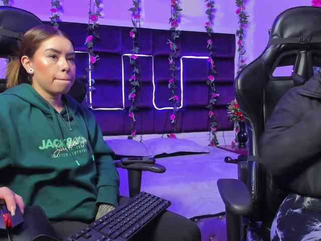 LizaAndCharlottt webcam