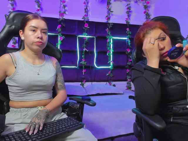 LizaAndCharlottt webcam
