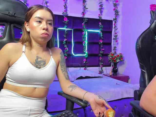 LizaAndCharlottt webcam