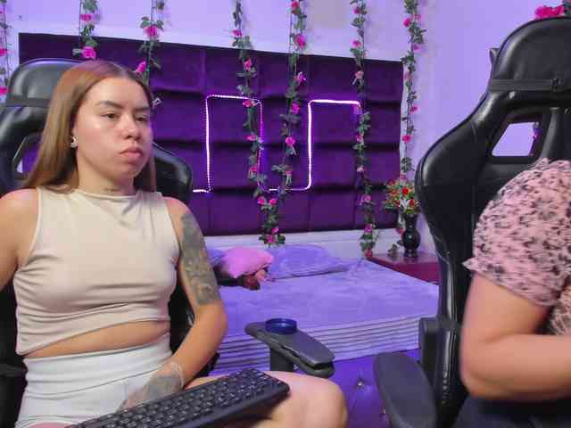 LizaAndCharlottt webcam