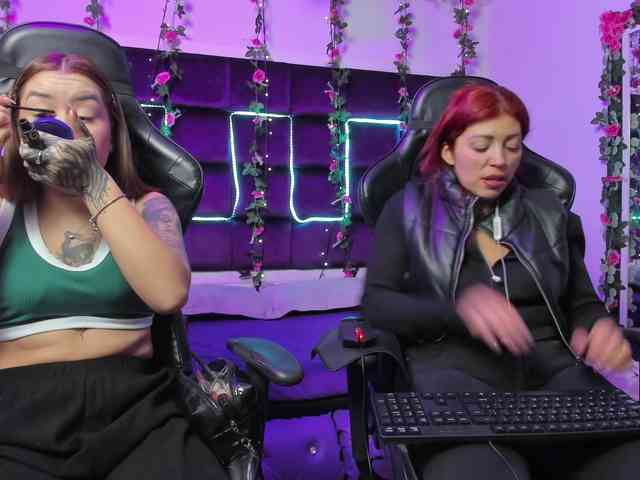 LizaAndCharlottt webcam