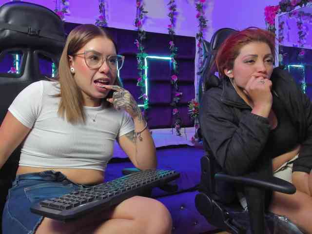 LizaAndCharlottt webcam