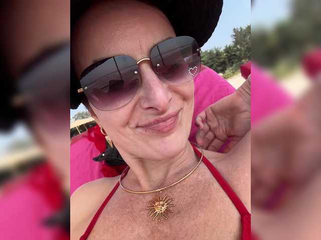 -AnnaMaria-'s BongaCams show and profile