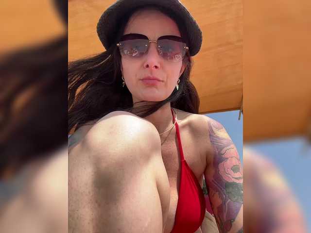 -AnnaMaria-'s BongaCams show and profile