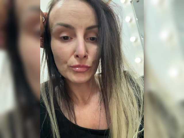 -AnnaMaria-'s BongaCams show and profile