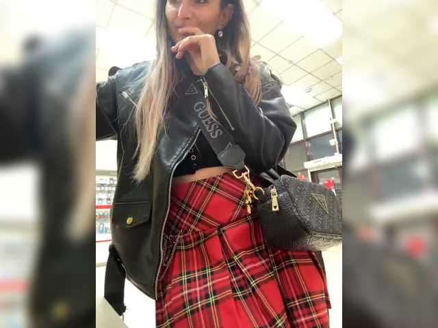 -AnnaMaria-'s BongaCams show and profile