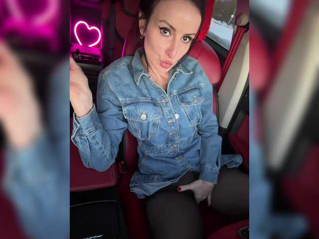 -AnnaMaria-'s BongaCams show and profile