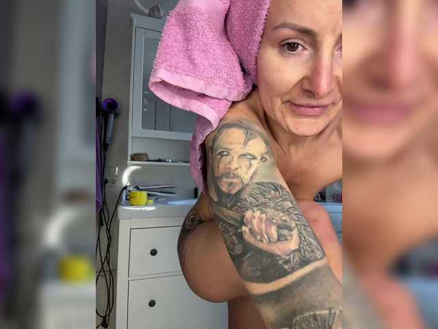 -AnnaMaria-'s BongaCams show and profile