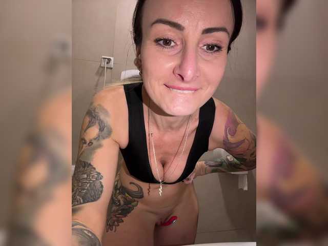 -AnnaMaria-'s BongaCams show and profile