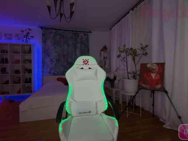 Модель: _AHHA_