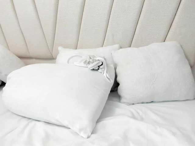 charlotte-111's BongaCams show and profile