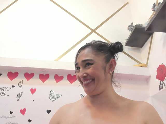 charlotte-111's BongaCams show and profile