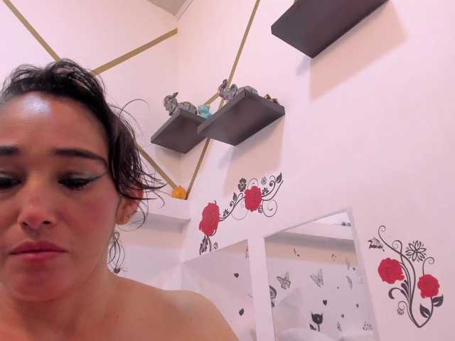 charlotte-111 — my hot ass wants to be spanked, let's play with my hole 