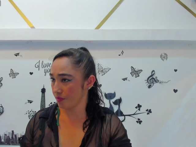 charlotte-111's BongaCams show and profile