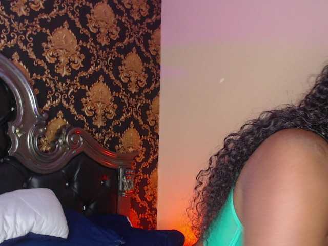NaiaGils's BongaCams show and profile