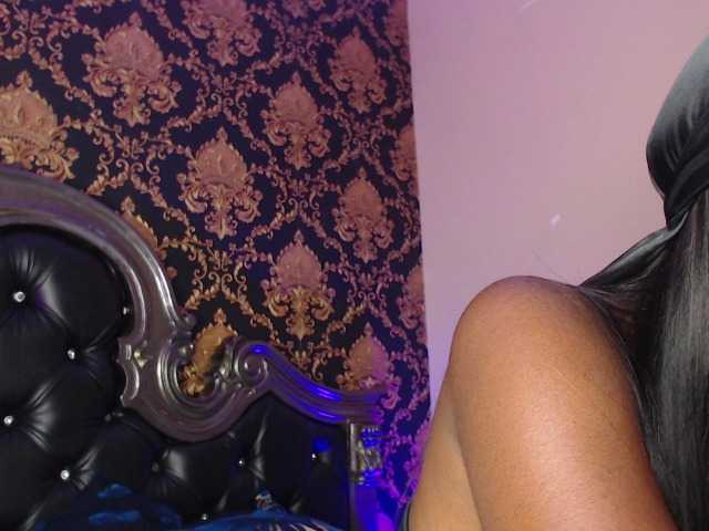 NaiaGils live cam profile