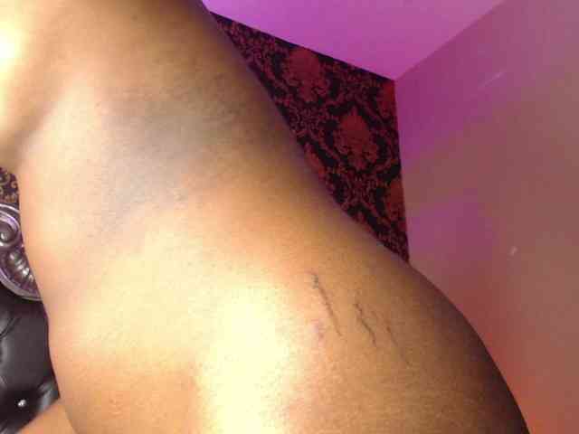 NaiaGils Live Webcam on BongaCams