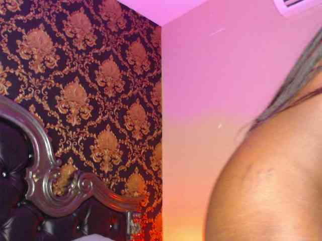 NaiaGils Live Webcam on BongaCams