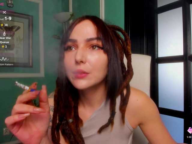 ingridblondy94 live cam