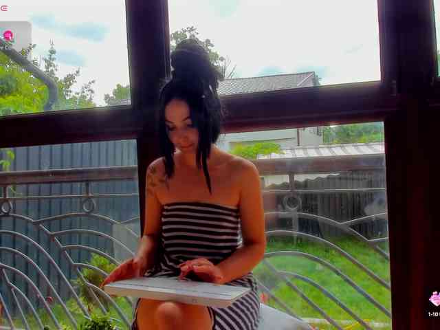 ingridblondy94 Live Webcam on BongaCams