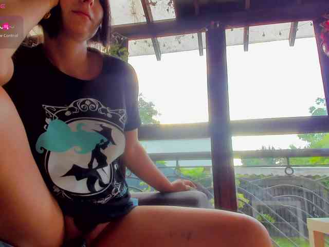 ingridblondy94 Live Webcam on BongaCams