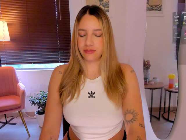 ameliegraham's BongaCams show and profile