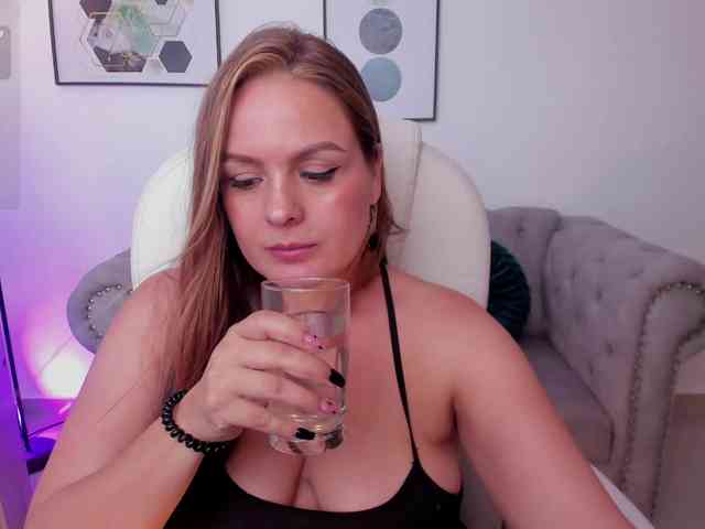 Aida-adams webcam