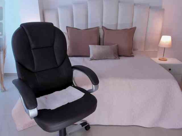 Aida-adams webcam