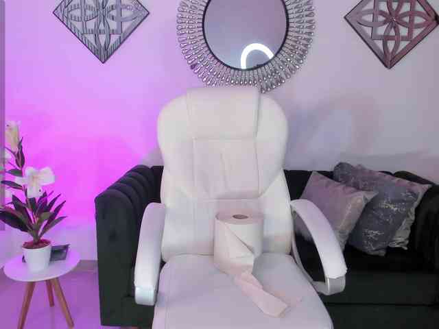 striptease cam Aida-adams