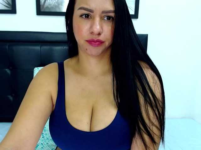 kelly-joness's BongaCams show and profile